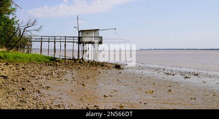 Carrelet sur l'estuaire de la Gironde à Saint-Palais-sur-Mer Banque D'Images