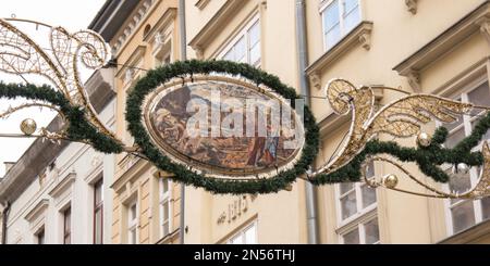 Cracovie main Square Rynek Glowny Pologne décorations de noël. Architecture de Cracovie, architecture de la vieille ville. Église catholique romaine historique à Cracovie Architecture baroque Voyages attraction touristique Banque D'Images