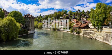 Rues et canaux romantiques de la capitale suisse de Berne. Voyages et monuments suisses Banque D'Images