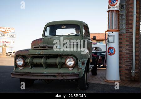 Un détail d'un vieux pick-up F-1 de première génération de Ford Banque D'Images