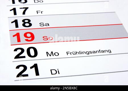 Calendrier annuel 2023 en allemand, début du printemps, mars 20 Banque D'Images