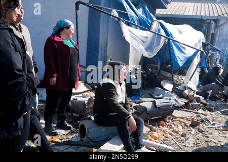 Hatay, Turquie. 1st janvier 2020. Une femme pleure la mort de son mari qui a été tué dans l'épave du tremblement de terre. La Turquie a connu le plus grand tremblement de terre de ce siècle dans la région frontalière avec la Syrie. Le tremblement de terre a été mesuré à une magnitude de 7,7. (Credit image: © Murat Kocabas/SOPA Images via ZUMA Press Wire) USAGE ÉDITORIAL SEULEMENT! Non destiné À un usage commercial ! Banque D'Images