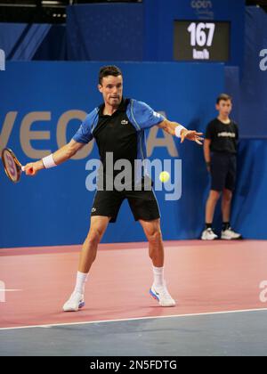 Roberto Bautista-Agut (SPA) en action contre Arthur fils (FRA) lors de l'Open Sud de France 2023, tournoi de tennis ATP 250 sur 8 février 2023 à l'arène Sud de France à Perols près de Montpellier, France - photo: Patrick Cannaux/DPPI/LiveMedia Banque D'Images
