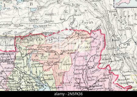 c1935 carte historique de l'atlas du Bhoutan et frontière sino-indienne contestée en pointillé, qui a connu des affrontements frontaliers entre l'Inde et la Chine. Banque D'Images