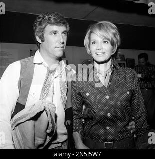 **FICHIER POTO** Burt Bacharach est décédé. Burt Bacharach et Angie Dickinson Circa années 1960 crédit: Ralph Dominguez/MediaPunch Banque D'Images