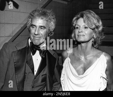 **FICHIER POTO** Burt Bacharach est décédé. Angie Dickinson avec Burt Bacharach crédit: Ralph Dominguez/MediaPunch Banque D'Images