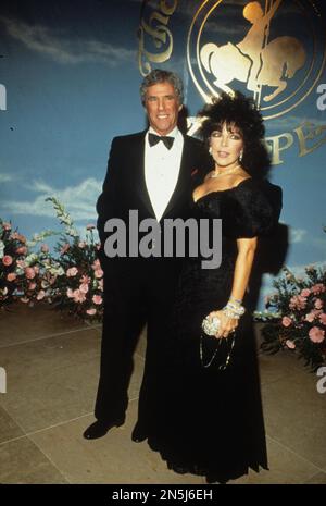 **FICHIER POTO** Burt Bacharach est décédé. BURT BACHARACH avec Carole Bayer Sager 1990 crédit: Ralph Dominguez/MediaPunch Banque D'Images