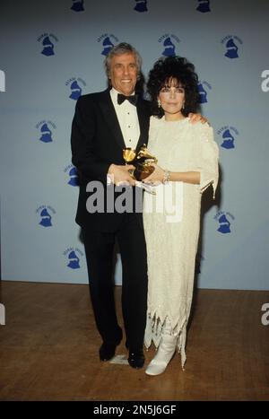 **FICHIER POTO** Burt Bacharach est décédé. BURT BACHARACH avec Carole Bayer Sager crédit: Ralph Dominguez/MediaPunch Banque D'Images