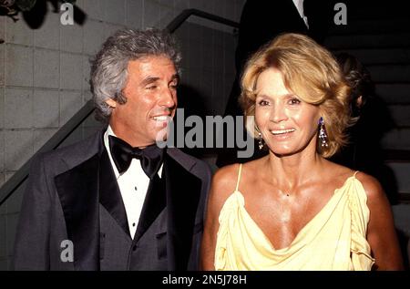 **FICHIER POTO** Burt Bacharach est décédé. Burt Bacharach et Angie Dickinson 1979 crédit: Ralph Dominguez/MediaPunch Banque D'Images