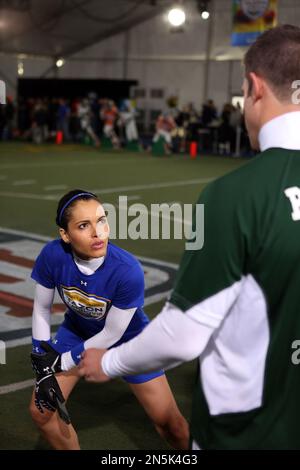 Former NFL player Jesse Palmer poses with cheerleaders at the Tazon