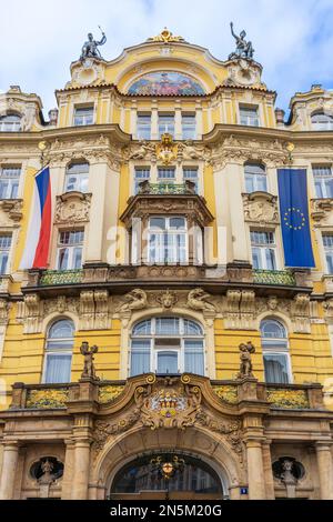 Détails architecturaux sur un bâtiment historique dans le centre-ville de Prague, Prague, Tchèque Banque D'Images