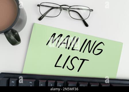 Affiche affichant la liste de diffusion. Liste d'idées d'affaires des personnes qui s'abonnent à une distribution périodique de publipostage Banque D'Images