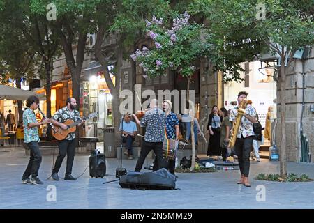 Groupe de rue - musique folklorique juive dans la rue Ben Yehuda, Jérusalem, Israël Banque D'Images