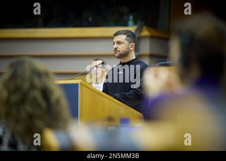 Bruxelles, Belgique. 09th févr. 2023. Le président ukrainien Volodymyr Zelenskyy s'adresse à une session plénière extraordinaire au Parlement européen, à 9 février 2023, à Bruxelles, en Belgique. Crédit: Pool photo/Bureau de presse présidentiel ukrainien/Alamy Live News Banque D'Images