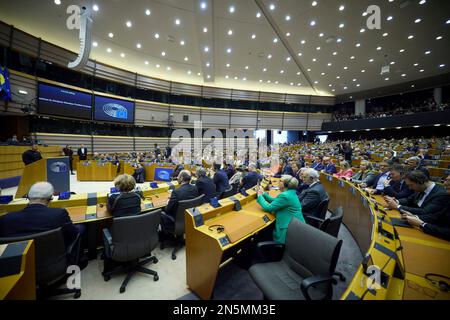 Bruxelles, Belgique. 09th févr. 2023. Le président ukrainien Volodymyr Zelenskyy s'adresse à une session plénière extraordinaire au Parlement européen, à 9 février 2023, à Bruxelles, en Belgique. Crédit: Pool photo/Bureau de presse présidentiel ukrainien/Alamy Live News Banque D'Images