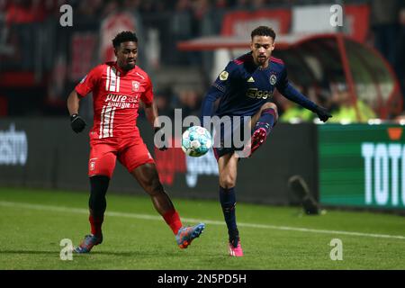 ENSCHEDE - (lr) Virgile Misidjan du FC Twente, Devyne Rensch d'Ajax pendant la ronde de 16 de la coupe KNVB entre le FC Twente et Ajax au Stadion de Grolsch Veste sur 8 février 2023 à Enschede, pays-Bas. ANP VINCENT JANNINK Banque D'Images