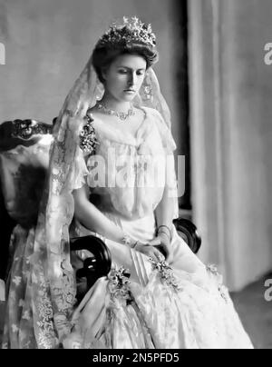 Princesse Alice de Battenberg. Portrait de la mère du prince Philip, princesse Alice de Battenberg (Victoria Alice Elizabeth Julia Marie : 1885 -1969) le jour de son mariage, 1903 Banque D'Images