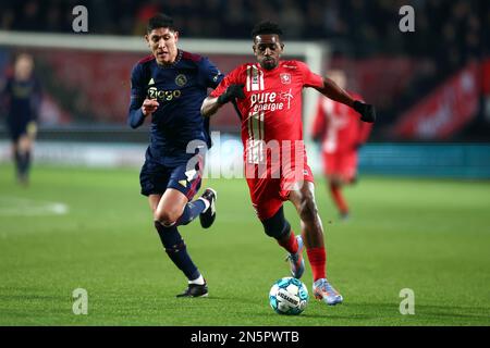 ENSCHEDE - (lr) Edson Alvarez d'Ajax, Virgile Misidjan du FC Twente pendant la ronde de 16 de la coupe KNVB entre le FC Twente et Ajax au Stadion de Grolsch Veste sur 8 février 2023 à Enschede, pays-Bas. ANP VINCENT JANNINK Banque D'Images