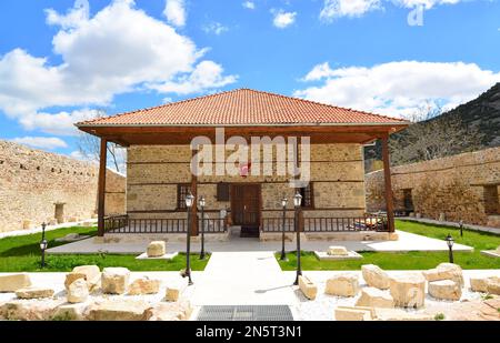 Située à Korkuteli, Turquie, la mosquée Alaaddin a été construite au 14th siècle. Banque D'Images