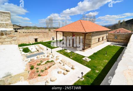 Située à Korkuteli, Turquie, la mosquée Alaaddin a été construite au 14th siècle. Banque D'Images