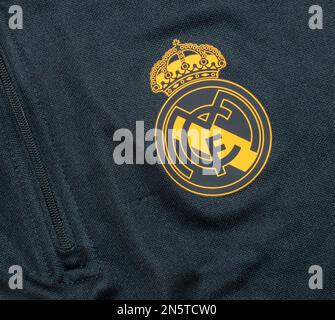 Paris, France -01 20 2022 : le logo du Real Madrid sur un maillot de football Banque D'Images