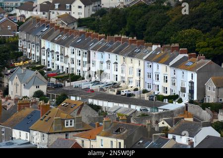 Maisons résidentielles à Castletown sur l'île de Portland, à Dorset, sur la Manche, Angleterre, Royaume-Uni. Banque D'Images
