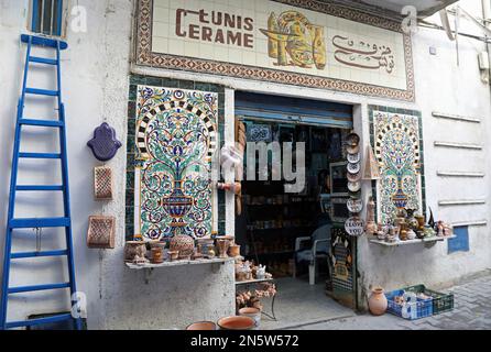 Boutique de poterie dans la Médina de Tunis Banque D'Images