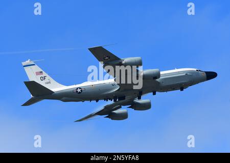 Tokyo, Japon - 06 octobre 2018 : Boeing RC-135W de la Force aérienne des États-Unis avion SIGINT (signaux de renseignement). Banque D'Images