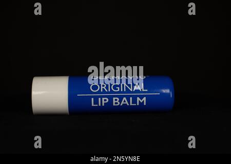 EXETER, DEVON, Royaume-Uni - 17 JANVIER 2023 BALM Original Lip V10 Banque D'Images