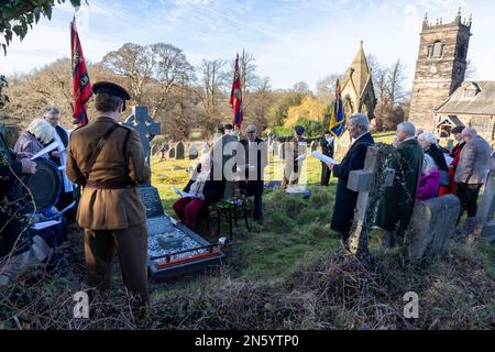 Un service commémoratif au cimetière de l'église de Rostherne pour le soldat SAS, le major Paul Wright RE, qui a été tué en action pendant la guerre de Dhofar sur 6 février 1973 Banque D'Images