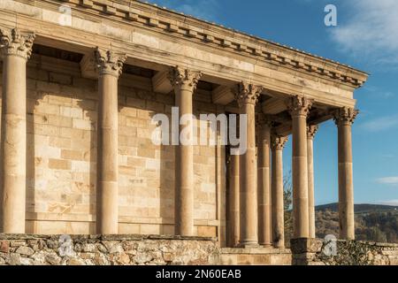 L'ancienne église néoclassique de Saint George, partenon de Fraguas en Arenas de Iguña, Cantabria, ESPAGNE Banque D'Images