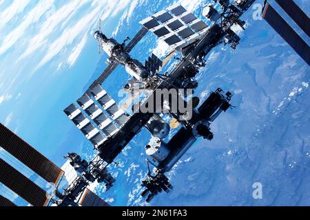 Station spatiale internationale au-dessus de la Terre. Éléments de cette image fournis par la NASA. Photo de haute qualité Banque D'Images