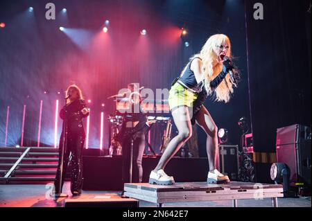 Carly Rae Jepsen se produit à l'Apollo O2 de Manchester lors de sa tournée de 2023. 2023-02-09. Crédit : Gary Mather/Alay Live News Banque D'Images