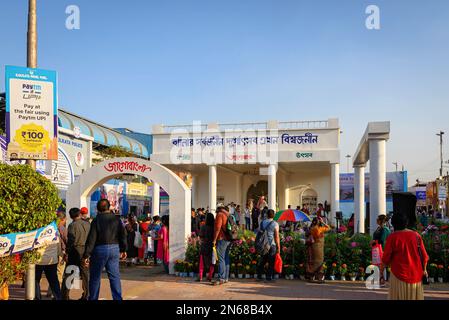 Les gens amoureux du livre se sont réunis à l'International Kolkata Book Fair, l'une des plus grandes expositions du livre au monde organisées par les éditeurs et les libraires à B Banque D'Images