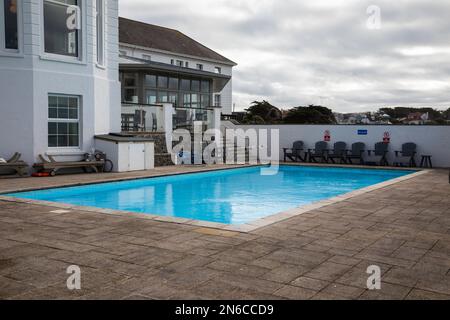 Piscine extérieure à Polurion on the Lizard Hotel à Helston, Cornouailles Banque D'Images