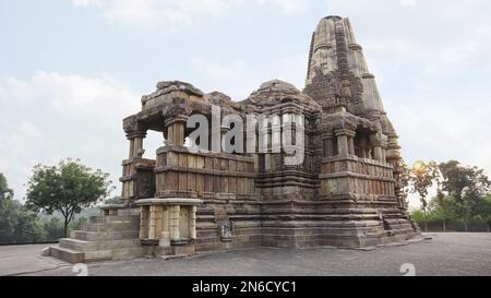 Temple DULADEO, vue du Nord-Ouest, dédié à Lord Shiva, Groupe du Sud, Khajuraho, Madhya Pradesh, Inde, Patrimoine mondial de l'UNESCO. Banque D'Images
