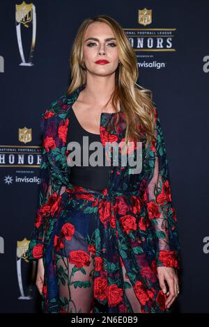 Cara Delevingne se promène sur le tapis rouge de la NFL Honors, qui a eu lieu au Symphony Hall du Phoenix Convention Center de Phoenix, Arizona. Date de la photo: Jeudi 9 février 2023. Le Super Bowl LVII aura lieu le dimanche 12 février 2023 entre les Kansas City Chiefs et les Philadelphia Eagles. Banque D'Images