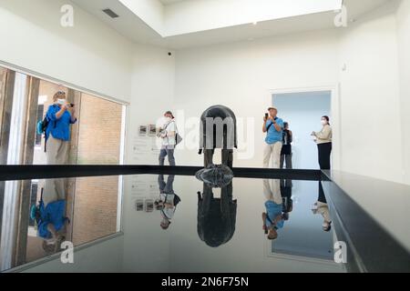 Vue sur le pavillon des États-Unis avec des œuvres de Simone Leigh à la Biennale de Venise 2022 Banque D'Images