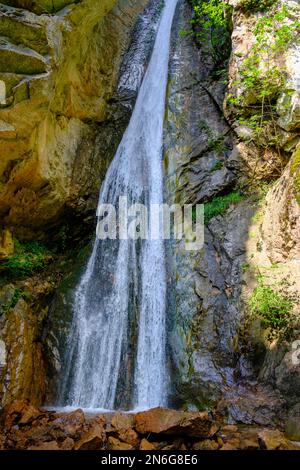 Cascade, gorge de Ratenbachklamm près de Kaltern, vallée de l'Adige, Tyrol du Sud, Italie Banque D'Images