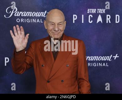 Los Angeles, États-Unis. 09th févr. 2023. Patrick Stewart, membre du casting, assiste à la première de la dernière saison de 'Star Trek: Picard' au TCL Chinese Theatre, dans la section hollywoodienne de Los Angeles, jeudi, 9 février 2023. Photo de Jim Ruymen/UPI crédit: UPI/Alay Live News Banque D'Images