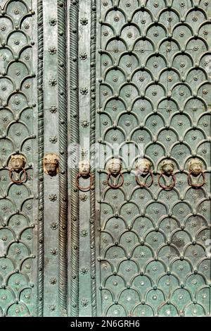 Porte du portail principal, basilique Saint-Marc, Piazza San Marco, Venise, Italie Banque D'Images