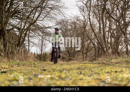 Un cycliste sur Formatine et Buchan Way près d'Auchnagatt Aberdeenshire Banque D'Images