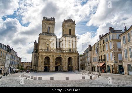 Cathédrale Sainte-Marie sur le chemin de Saint-Jacques et de certaines parties de la vieille ville, Auch, département de Gers, Occitanie, France Banque D'Images