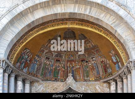Dépôt de reliques de Saint-Marc la mosaïque évangéliste, Basilique Saint-Marc, Piazza San Marco, Venise, Italie Banque D'Images