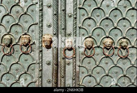 Porte du portail principal, basilique Saint-Marc, Piazza San Marco, Venise, Italie Banque D'Images