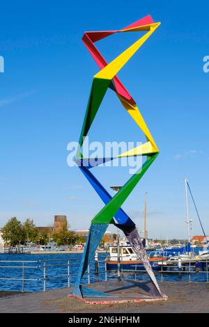 Sculpture en acier Helix par Joerg Plickat, art kilomètre, port, Neustadt in Holstein, Mer Baltique, Schleswig-Holstein, Allemagne Banque D'Images