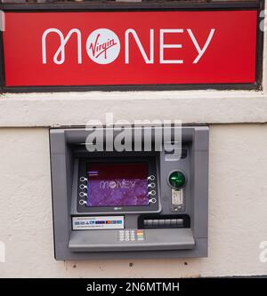 Distributeur automatique de billets, distributeur automatique de billets, mur d'ions de trous, distributeur de billets Banque D'Images