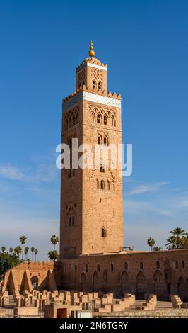 L'architecture complexe de Marrakech, au Maroc, est un chef-d'œuvre de design et d'artisanat. Des détails ornés des bâtiments emblématiques de la ville Banque D'Images