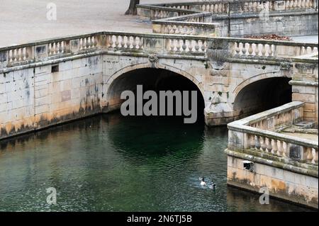 Nîmes, Occitanie, France, 12 31 2022 - décoré de détails d'art et de sculptures dans les jardins de la fontaine Banque D'Images