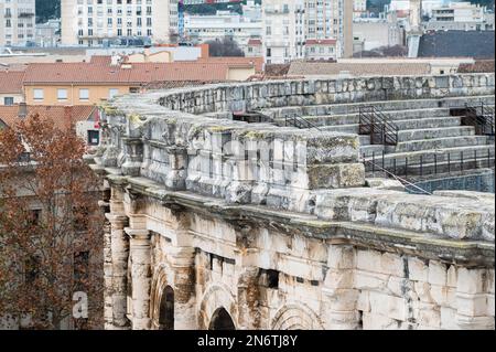 Nîmes, Occitanie, France - 01 01 2023 - vue panoramique sur l'Arena, amphithéâtre de style romain Banque D'Images
